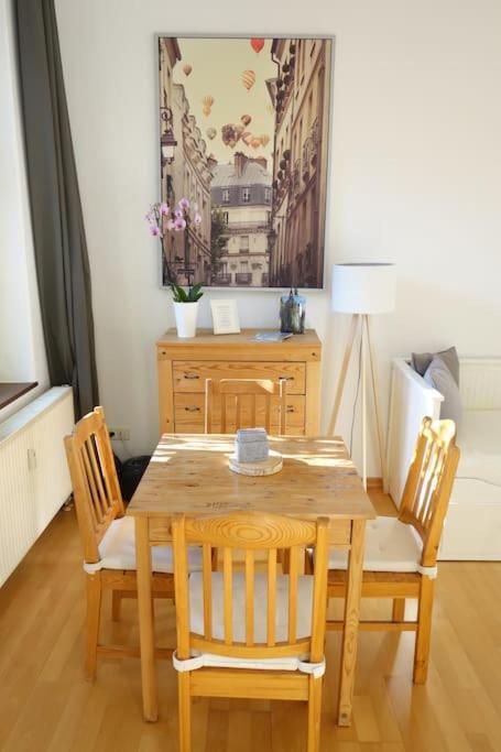 Cosy Studio, Sunny Balcony In It-district Neustadt