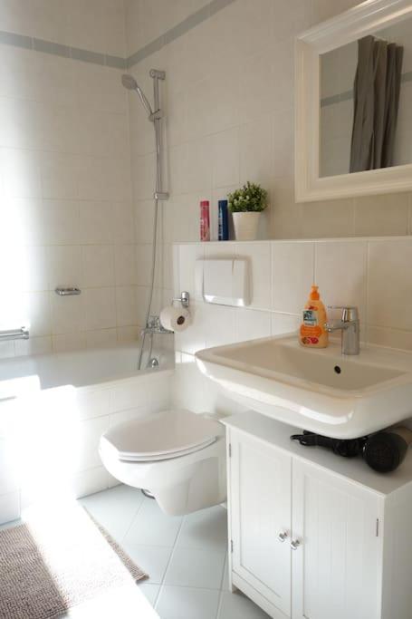 Apartment Cosy Studio, Sunny Balcony In It-district Neustadt *