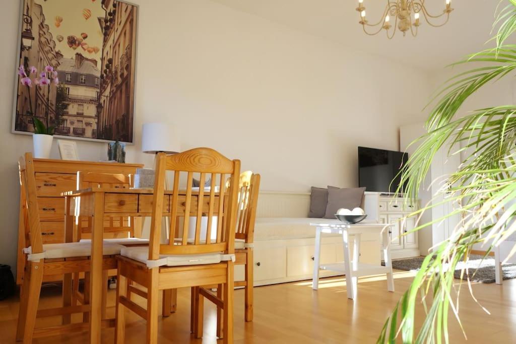 Cosy Studio, Sunny Balcony In It-district Neustadt