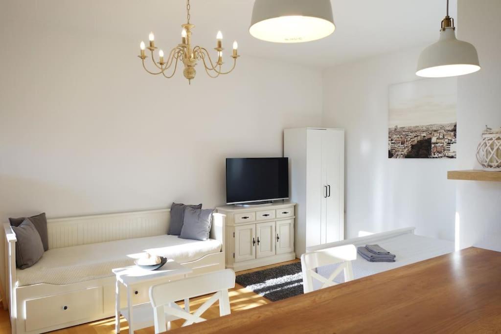 Cosy Studio, Sunny Balcony In It-district Neustadt *